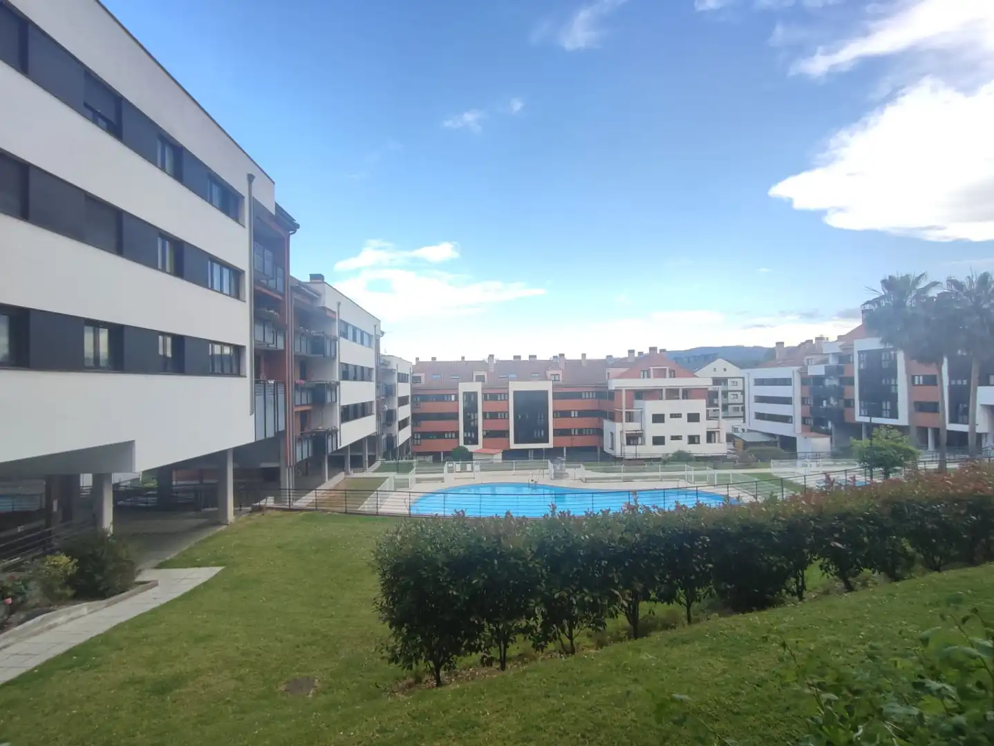 Piscina de Piso de alquiler en Gijón  con Calefacción, Parquet y Trastero