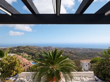 Penthouse with pool for sale in La Mairena