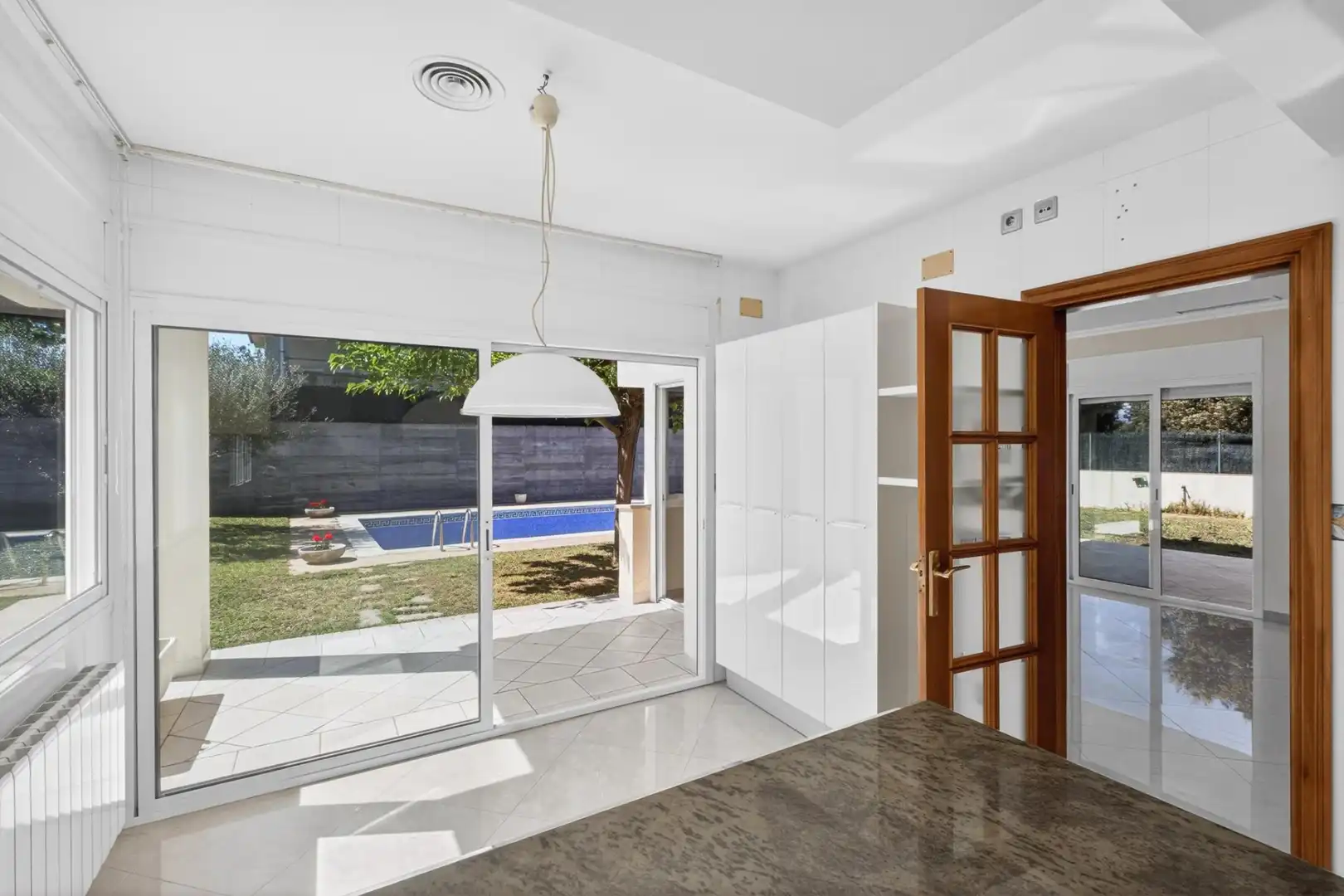 Cocina de Casa o chalet en venta en Aiguaviva con Aire acondicionado, Calefacción y Jardín privado