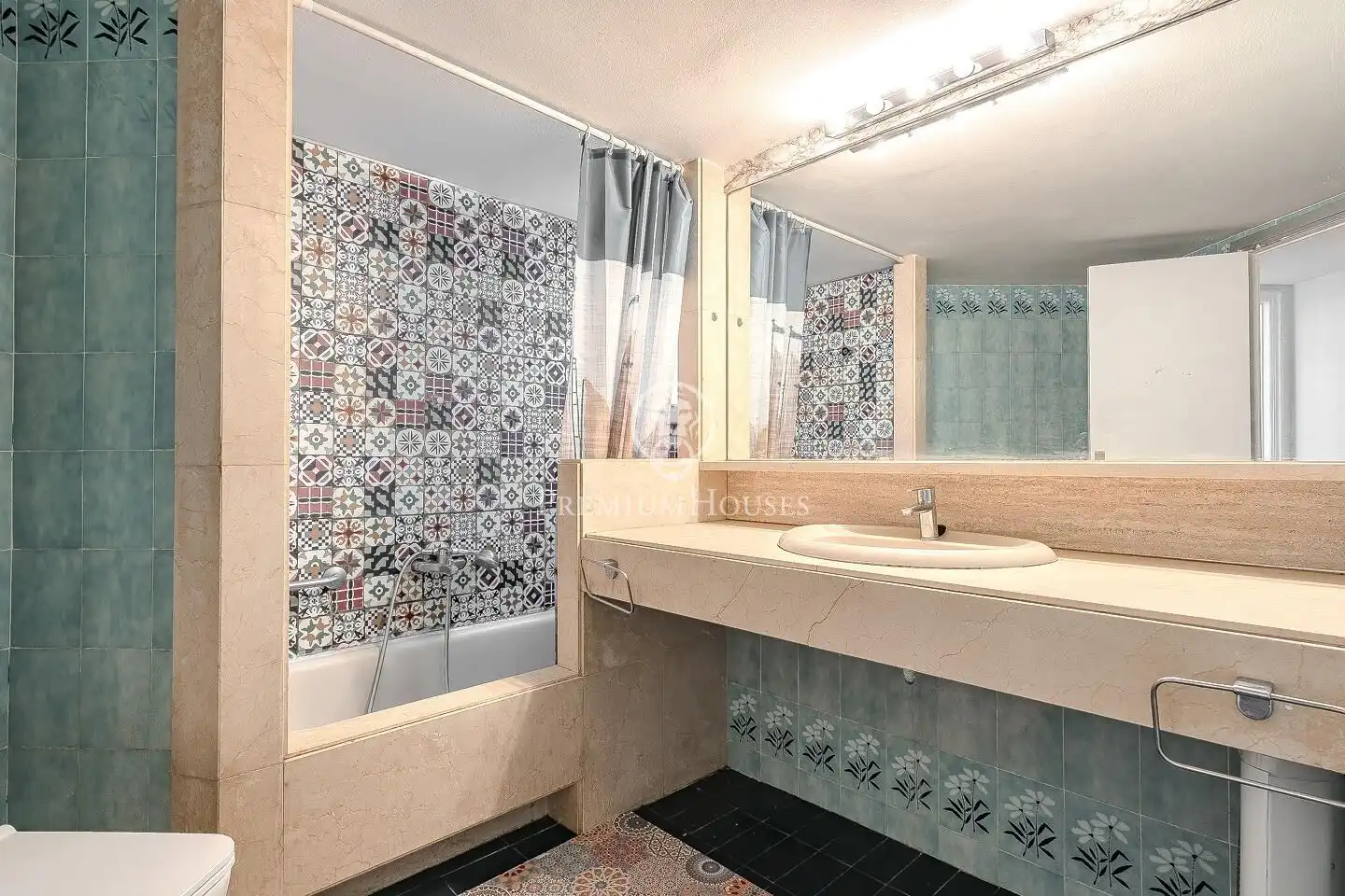 Baño de Piso en venta en Barcelona con Calefacción, Terraza y Balcón