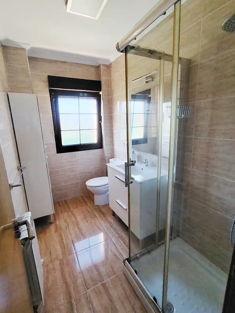Baño de Casa o chalet en venta en Gijón  con Calefacción, Jardín privado y Parquet