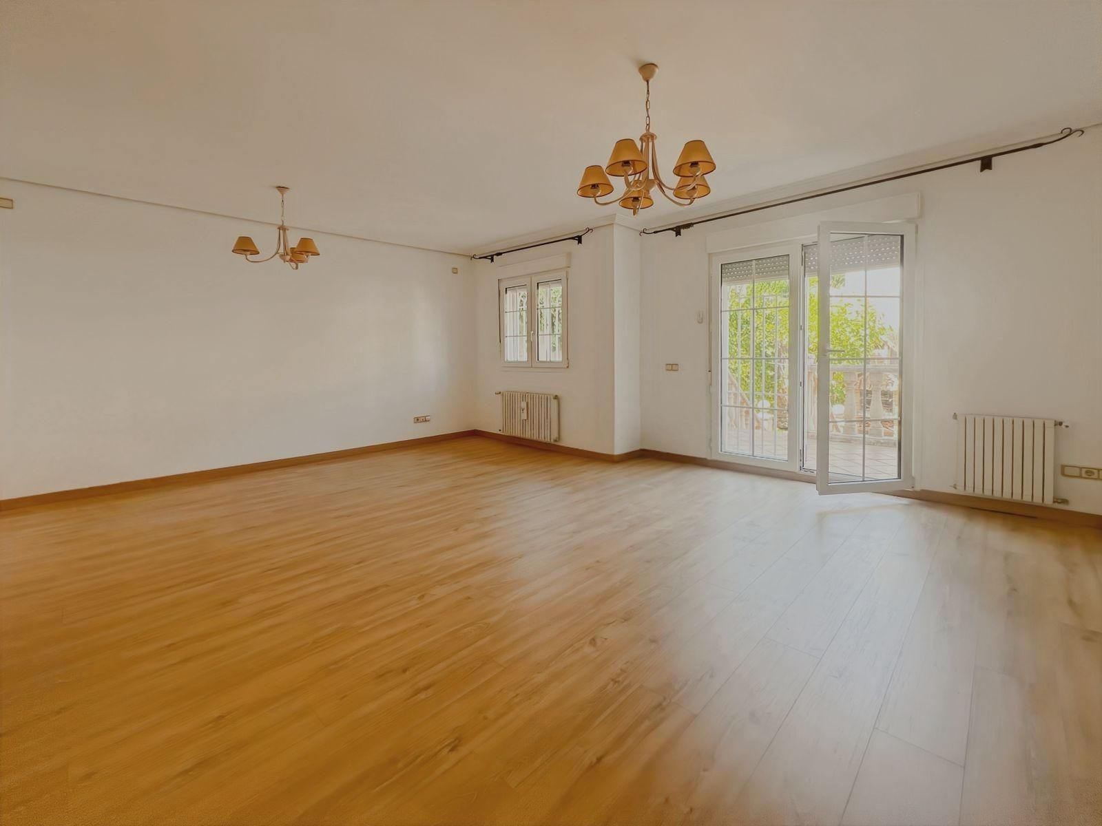 Living room of Single-family semi-detached for sale in Getafe  with Private garden