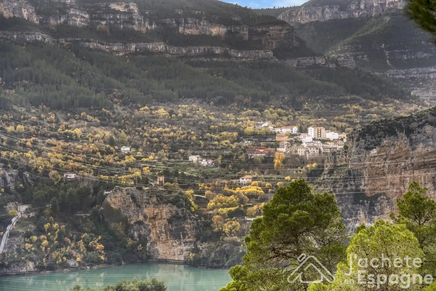 Vista exterior de Casa o xalet en venda en Cortes de Pallás amb Aire condicionat, Parquet i Moblat
