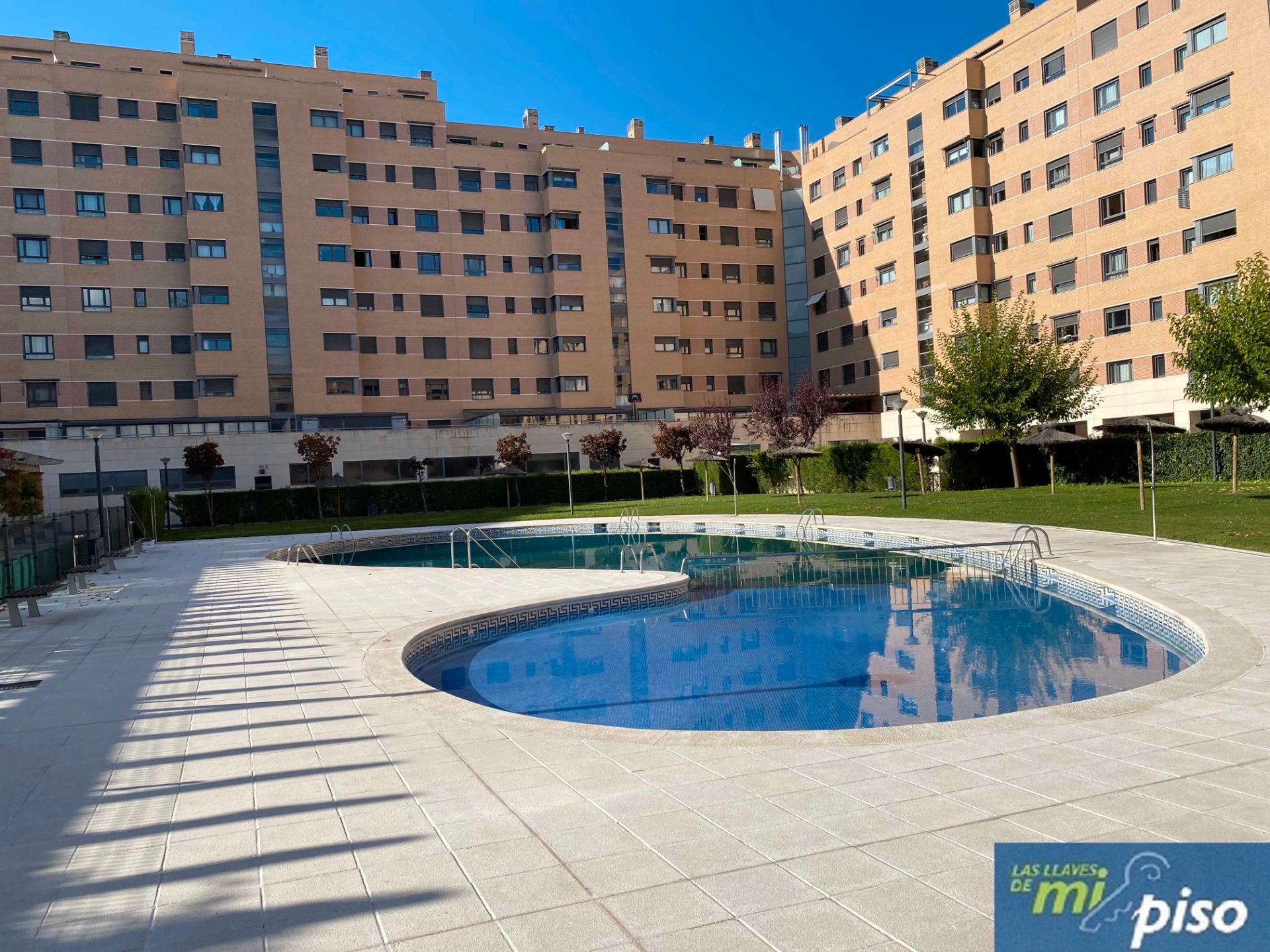 Swimming pool of Flat for sale in Valladolid Capital  with Heating, Parquet flooring and Storage room