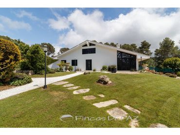 Villa con piscina in vendita a Begues