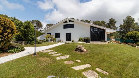 CASA DE ENSUEÑO CON ESPECTACULAR JARDÍN