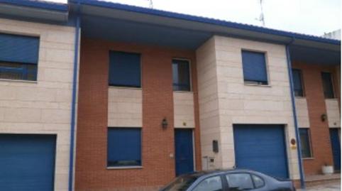 Foto 2 de Casa adosada en venda a Jaen, Íscar, Valladolid