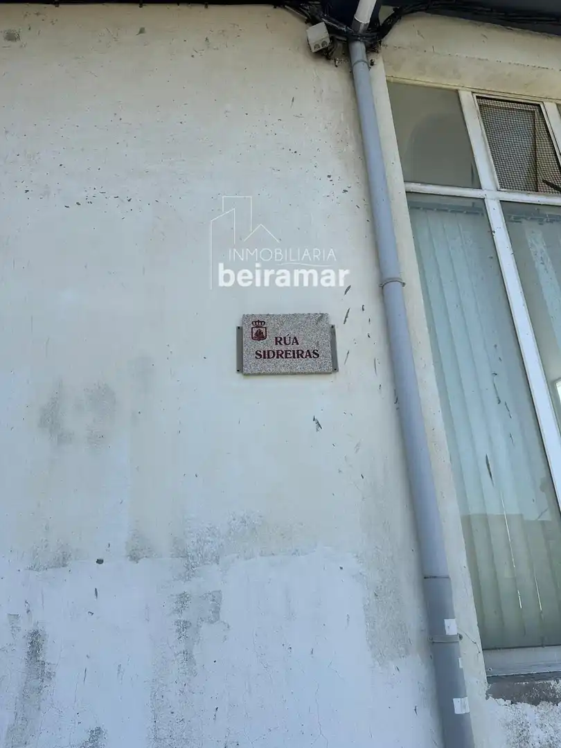 Außenansicht von Garage zur Miete in Ribeira