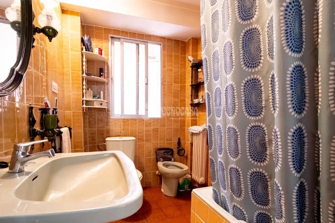 Badezimmer von Wohnung zum Verkauf in Granada