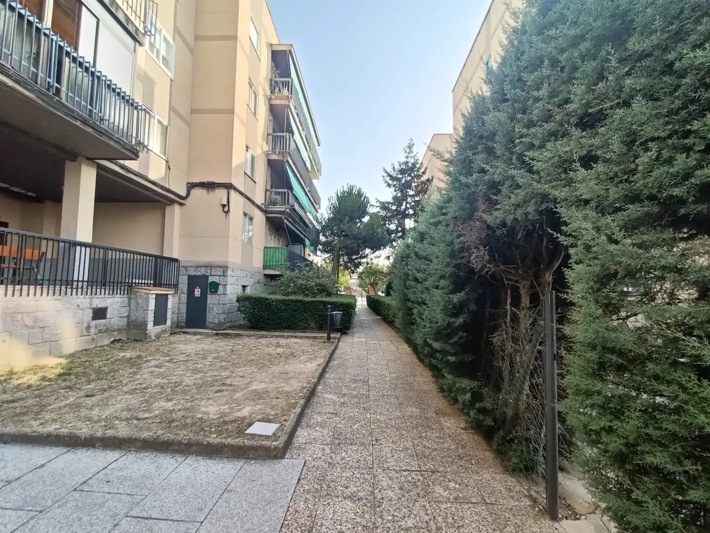 Außenansicht von Wohnung zum Verkauf in Collado Villalba mit Heizung, Terrasse und Abstellraum