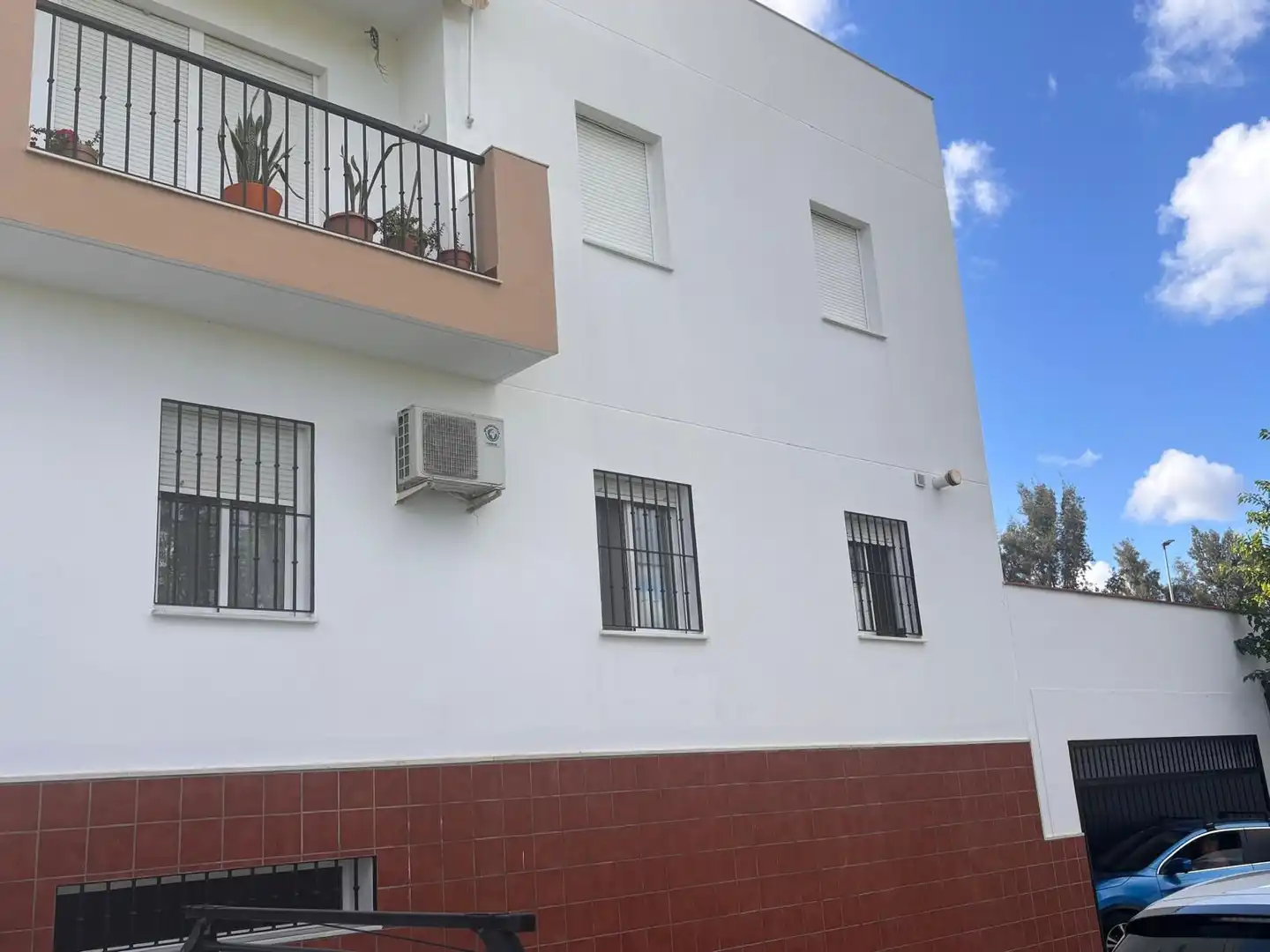 Vista exterior de Piso en venta en Alcalá del Río con Trastero