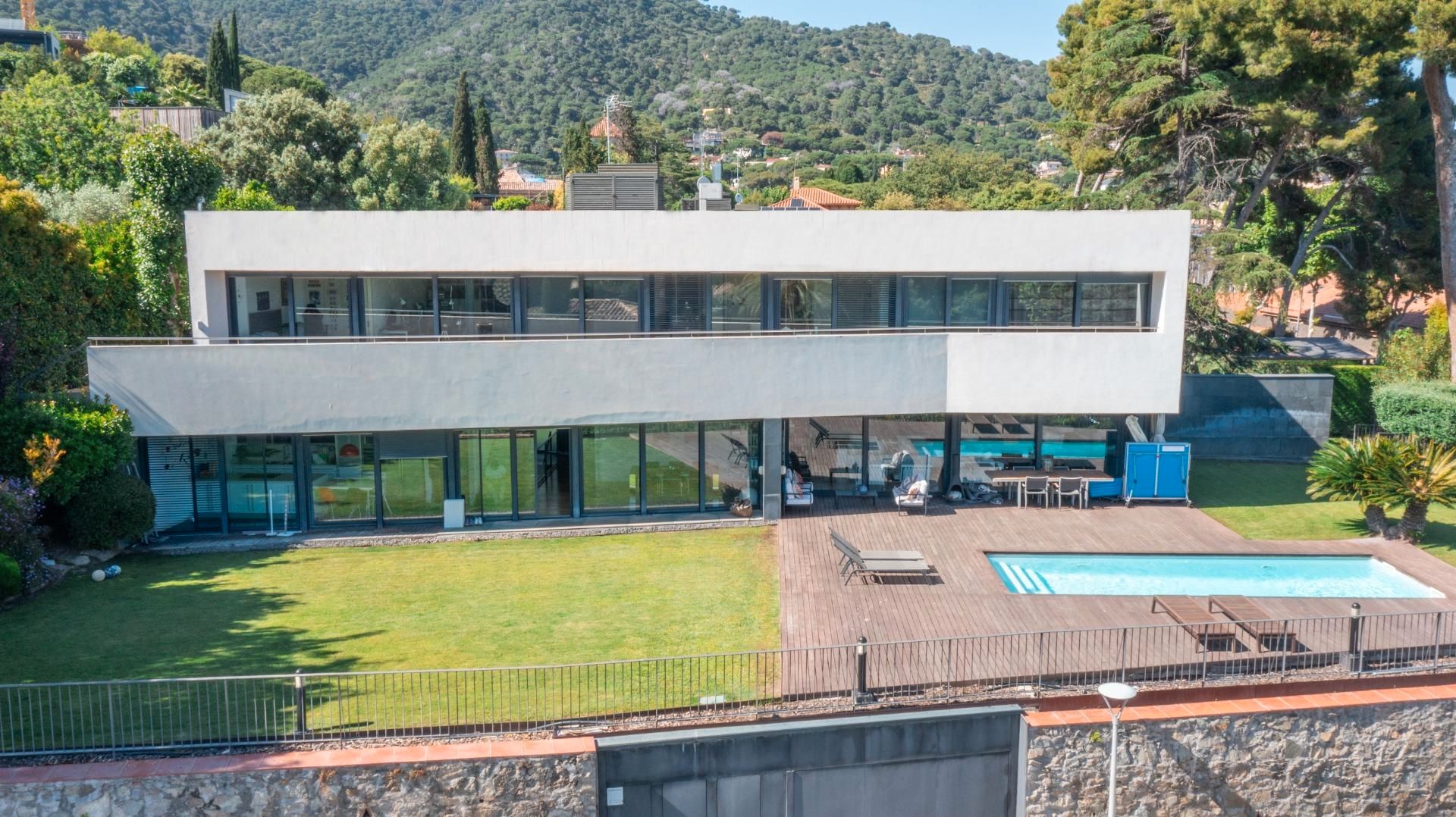 Exterior view of House or chalet for sale in Premià de Dalt  with Air Conditioner, Heating and Private garden