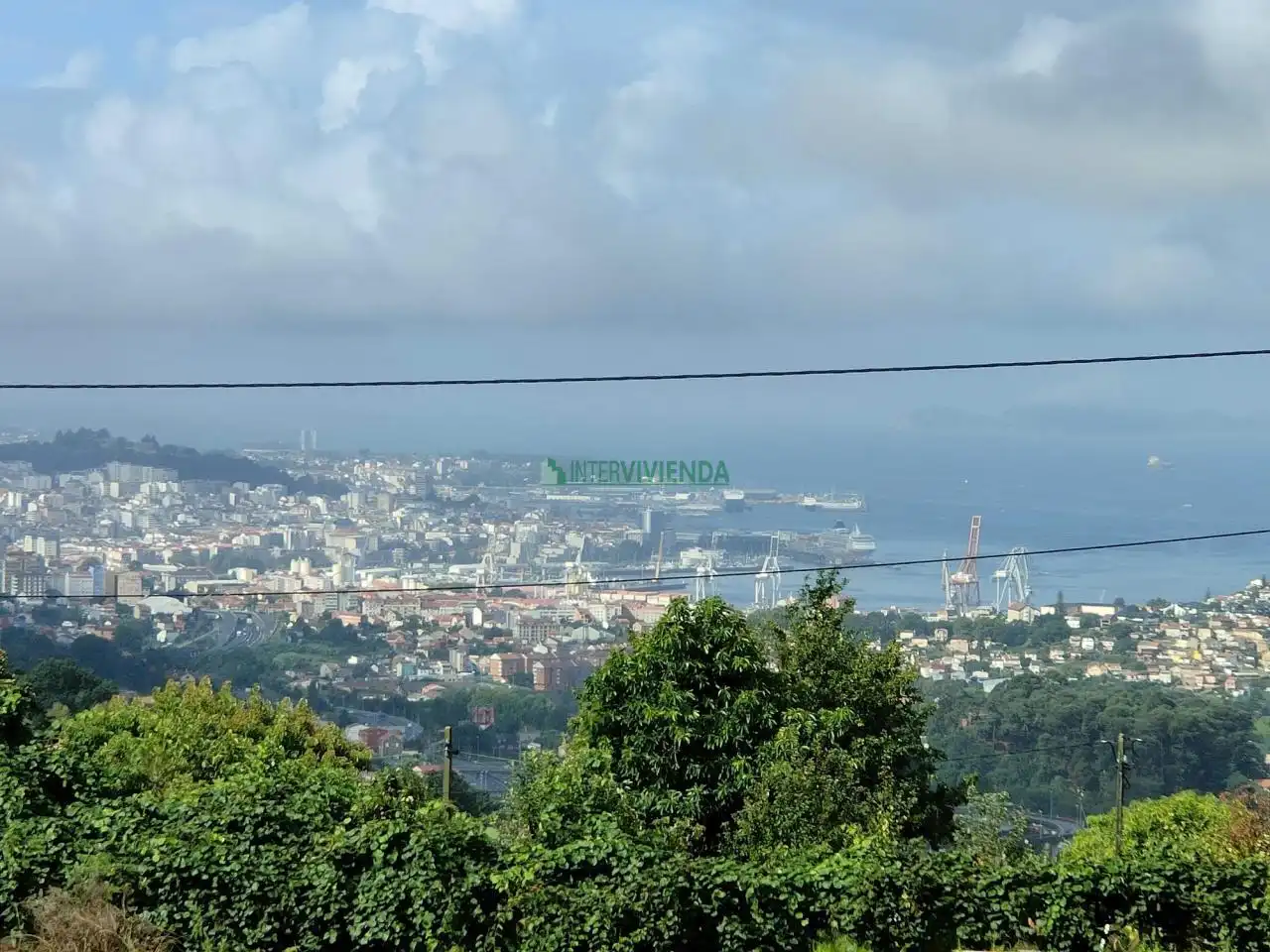 Vista exterior de Casa o xalet de lloguer en Redondela amb Calefacció, Jardí privat i Moblat