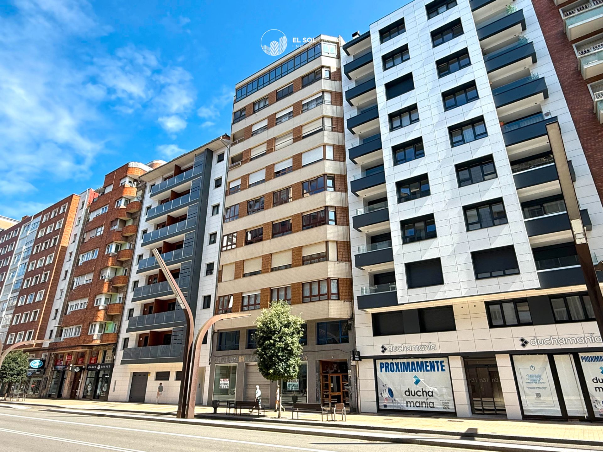 Vista exterior de Pis en venda en Gijón  amb Balcó