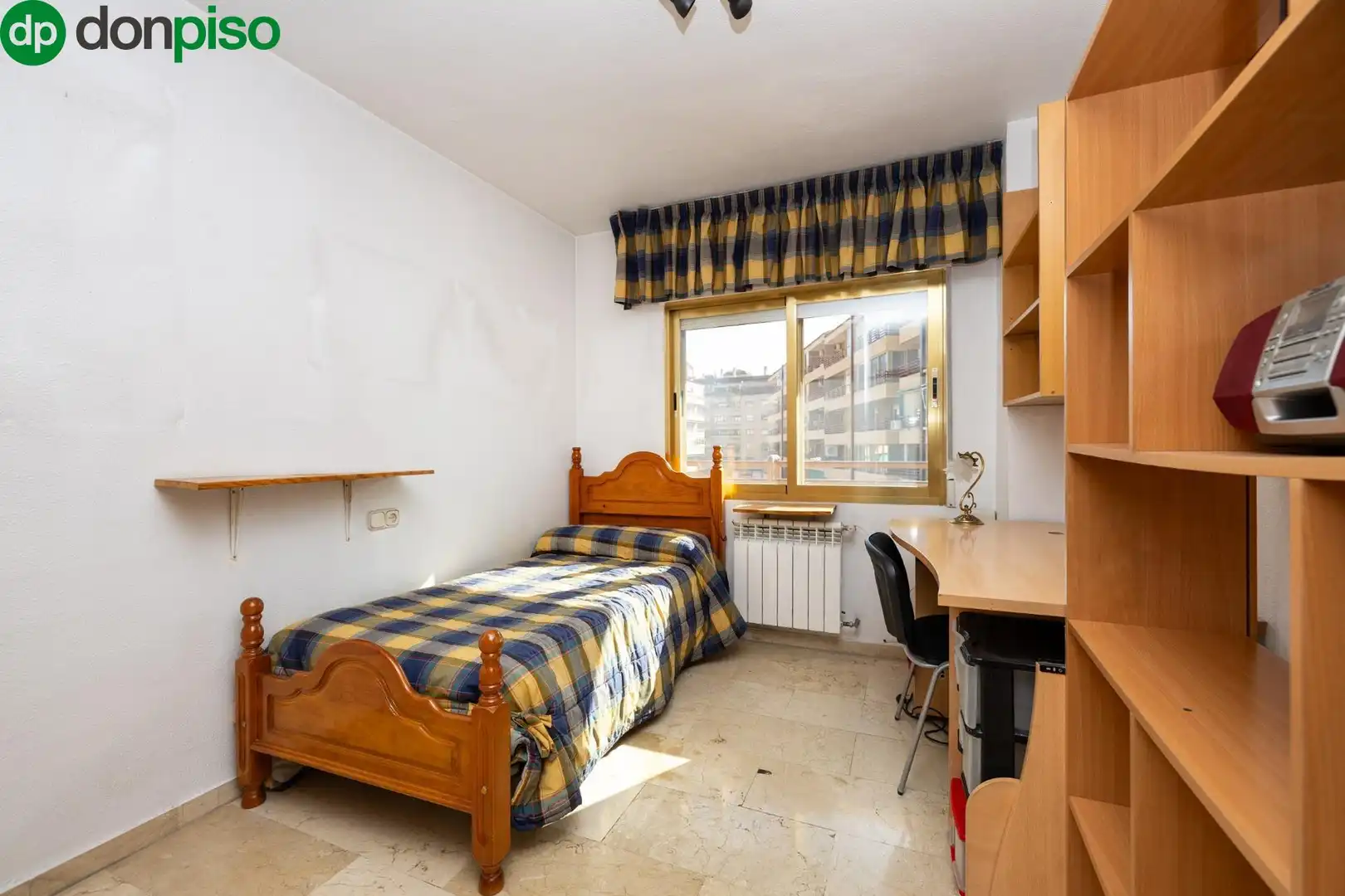 Bedroom of Flat for sale in Granada  with Air Conditioner, Heating and Terrace