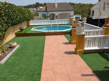 Casa aparellada amb balcó en venda a La Pobla de Montornès
