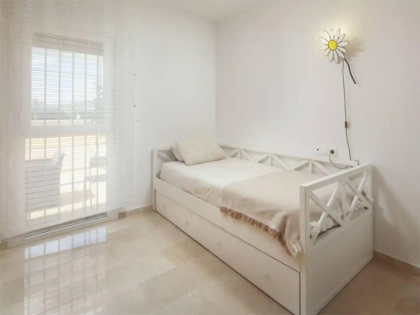 Habitación de Piso de alquiler en Vélez-Málaga con Aire acondicionado, Piscina y Amueblado