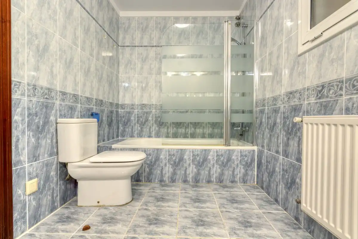 Bathroom of Houses for sale in Llers  with Air Conditioner, Heating and Private garden