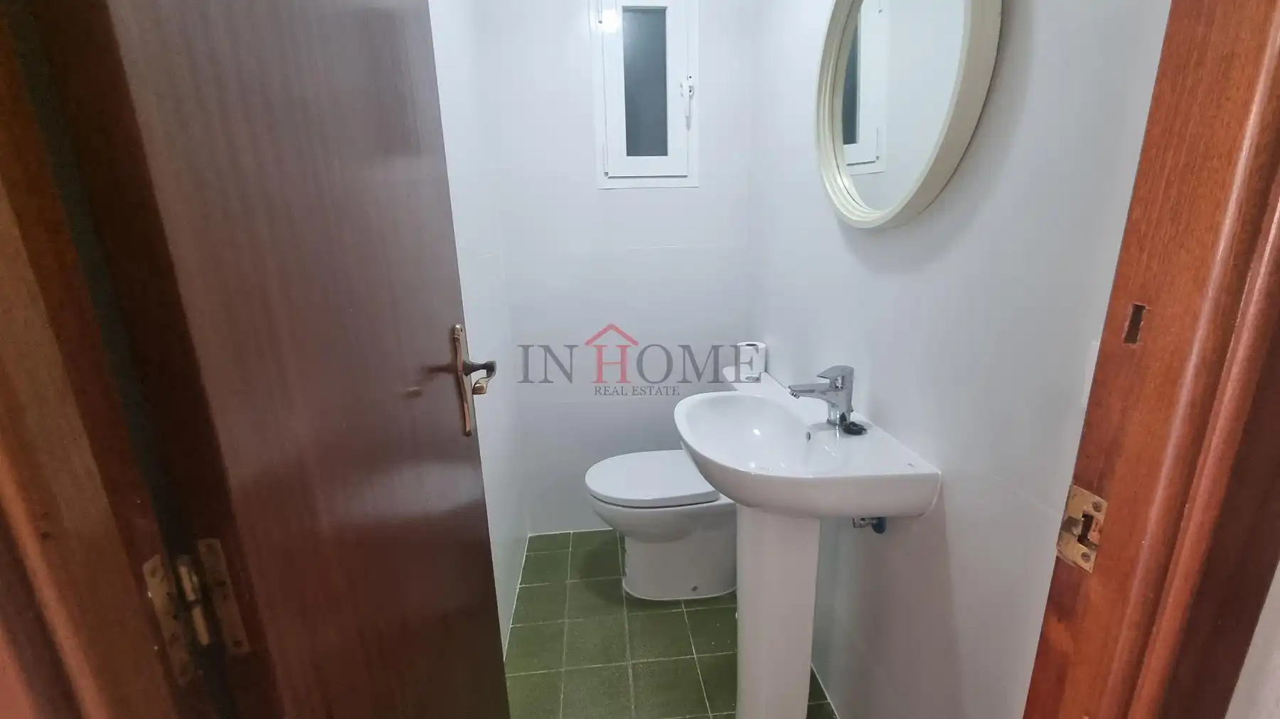 Baño de Apartamento en venta en Benidorm con Terraza y Piscina comunitaria