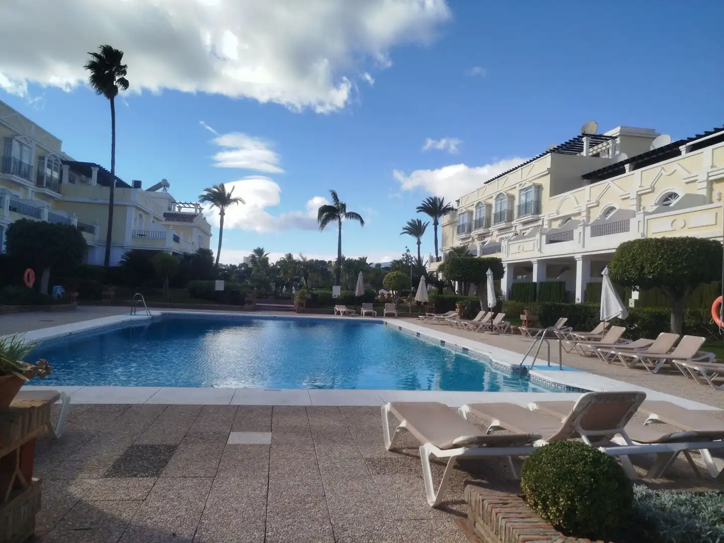 Piscina de Piso en venta en Marbella con Aire acondicionado, Terraza y Amueblado