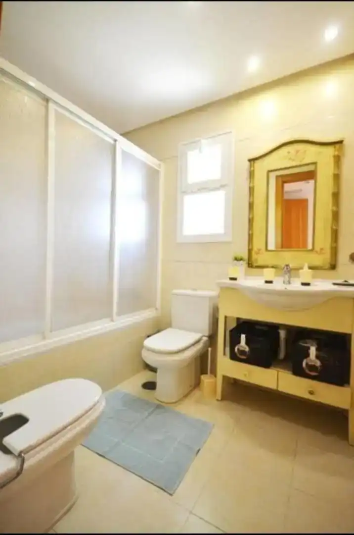 Bathroom of Flat for rent in Torrequebrada