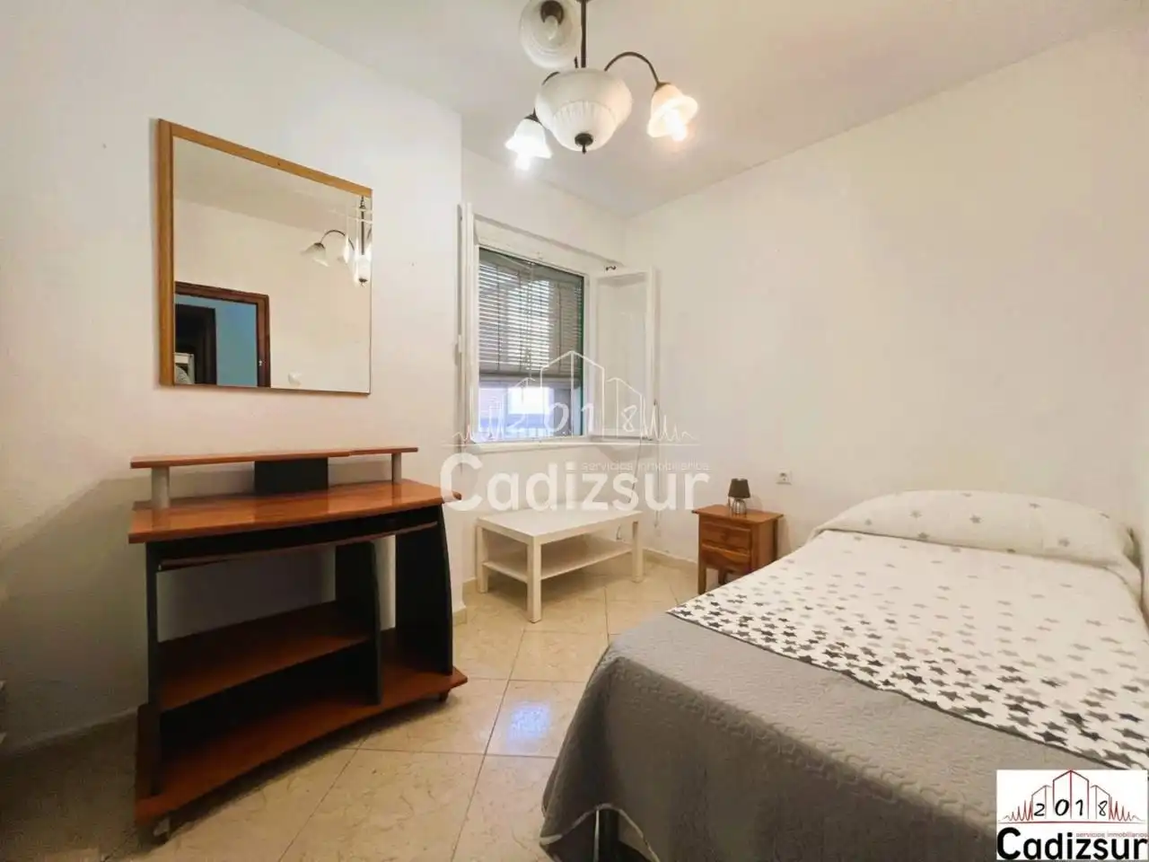 Habitación de Piso en venta en Cádiz con Terraza y Alarma