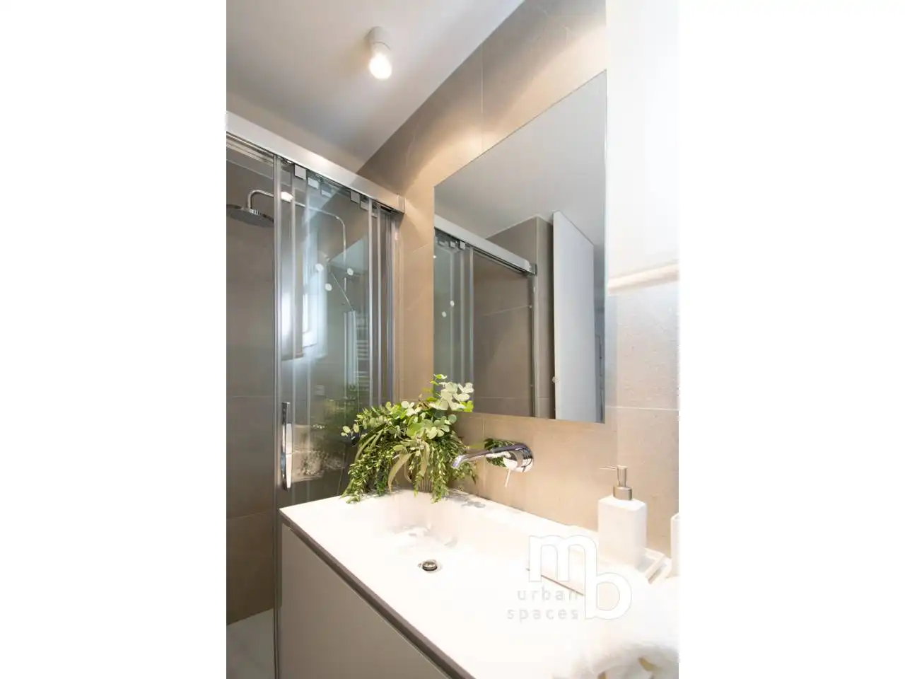 Baño de Piso de alquiler en Madrid con Aire acondicionado, Calefacción y Parquet