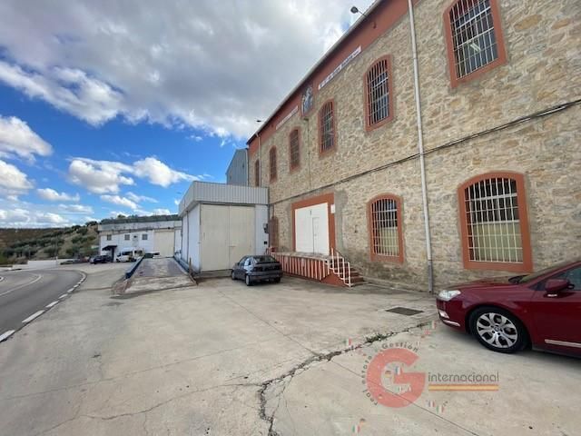 Nau industrial en venda a Noalejo