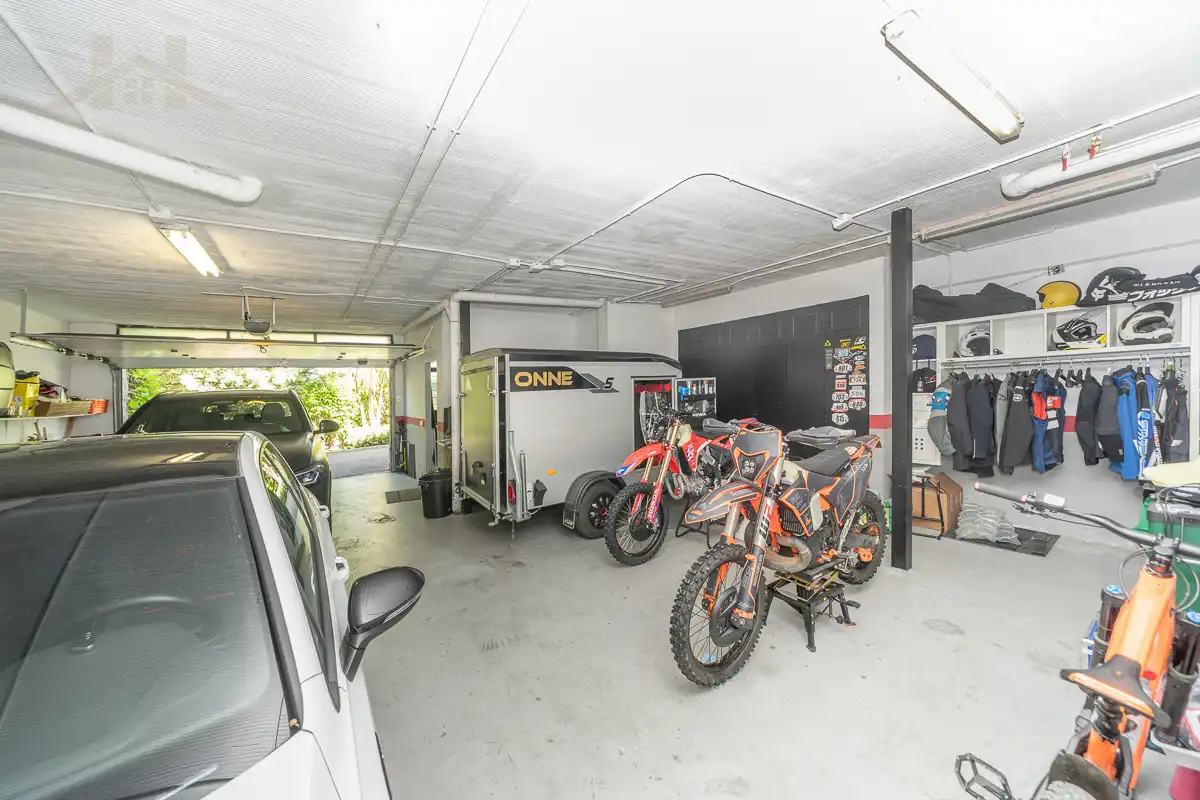 Parking de Casa adosada en venta en Torrelodones con Aire acondicionado, Calefacción y Jardín privado