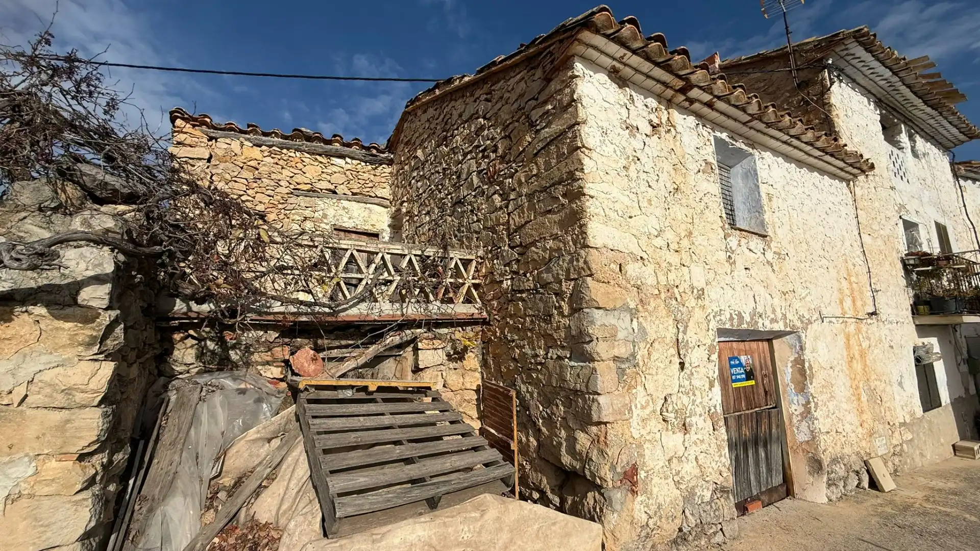 Vista exterior de Casa o xalet en venda en Zucaina amb Terrassa
