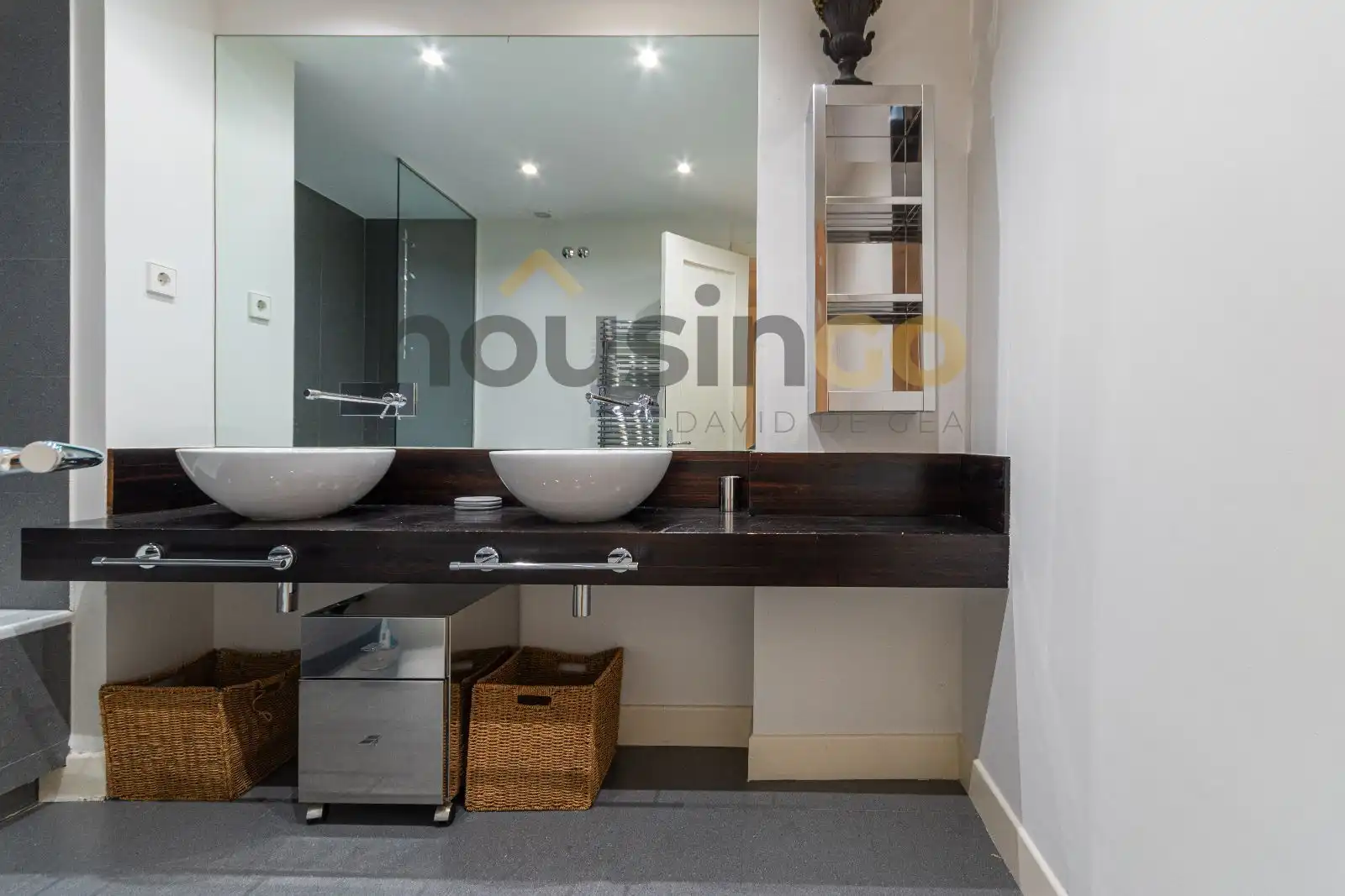 Bathroom of Flat for rent in Madrid  with Air Conditioner, Heating and Furnished