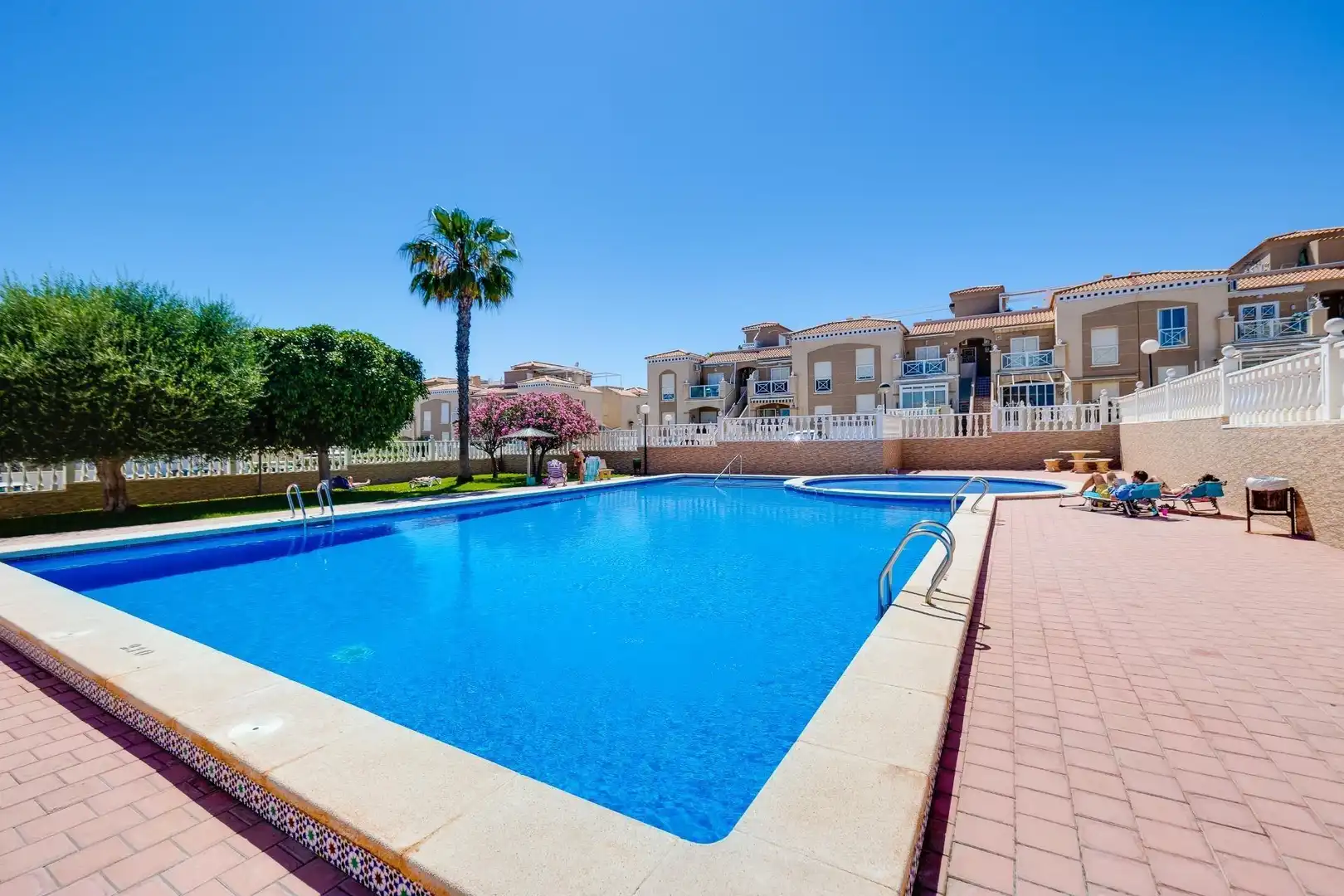 Piscina de Planta baixa en venda en Torrevieja amb Aire condicionat, Calefacció i Jardí privat