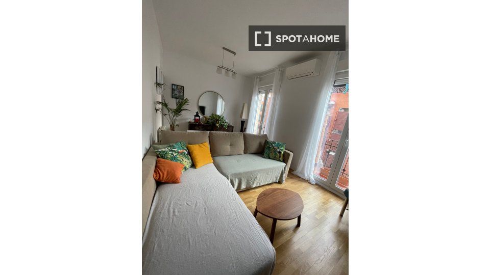 Exterior view of Flat to rent in  Madrid Capital  with Air Conditioner, Heating and Furnished