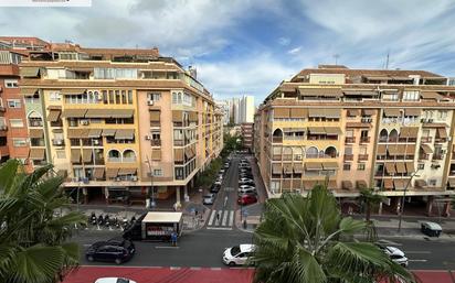 Vista exterior de Pis en venda en Benidorm amb Aire condicionat, Terrassa i Balcó