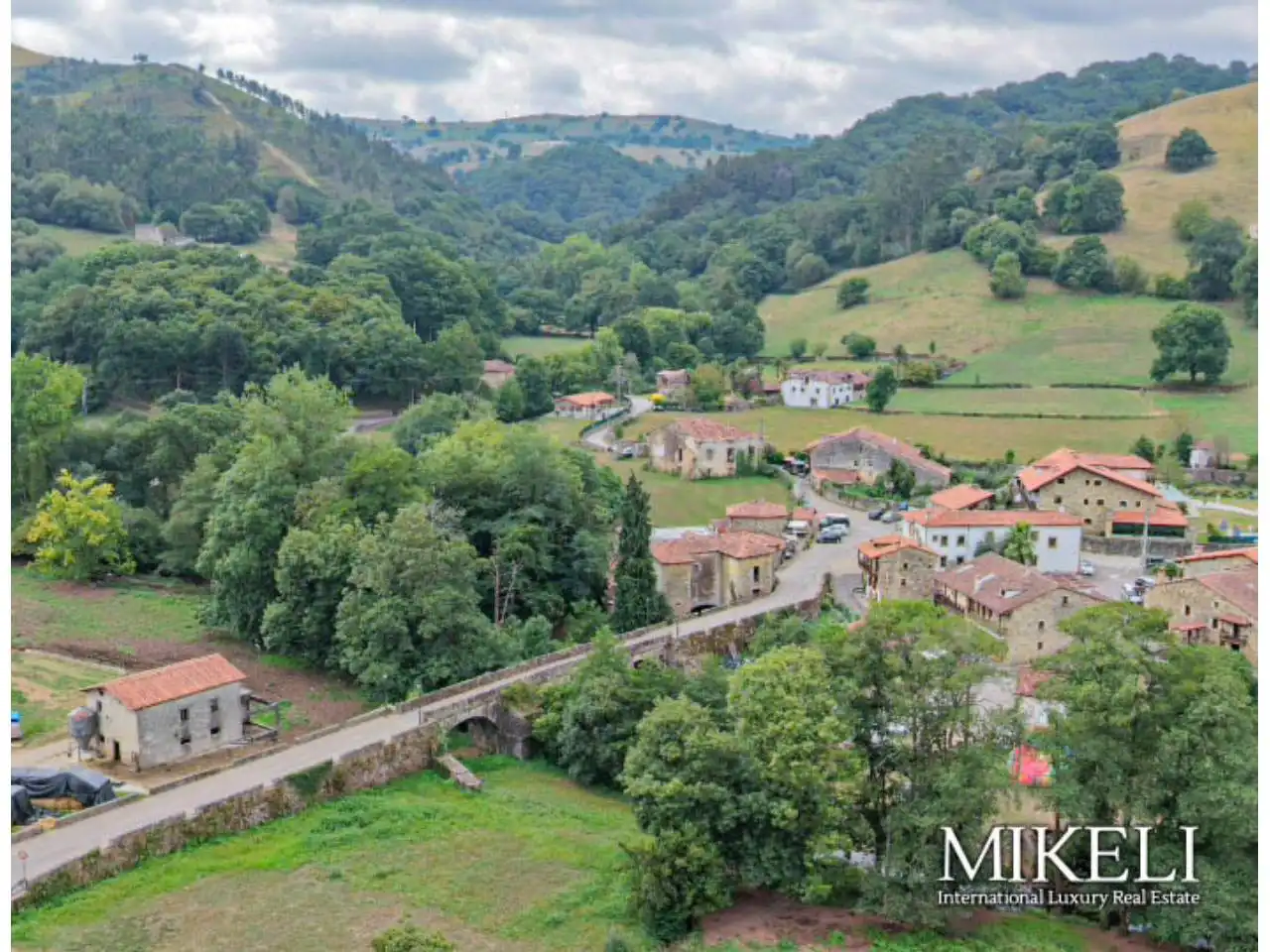 Vista exterior de Finca rústica en venta en Saro con Jardín privado y Parquet