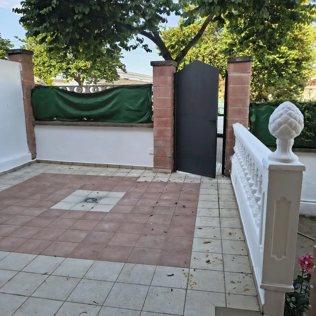 Terrassa de Casa o xalet en venda en Linares amb Piscina