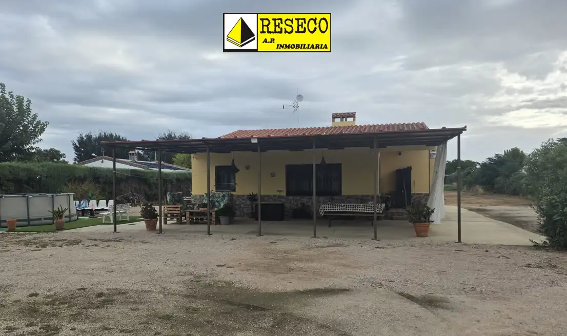 Chalet con piscina en venta en Parque de la Constitución 5a