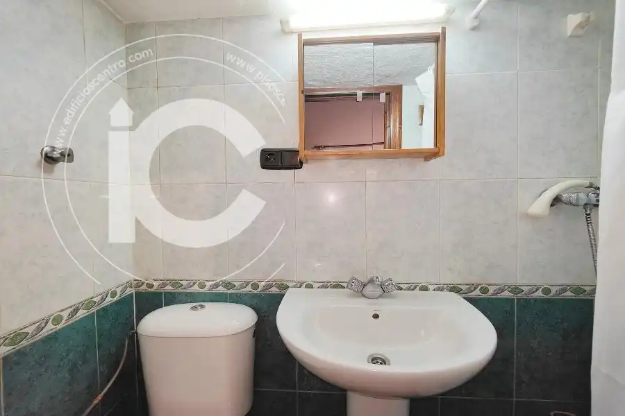 Baño de Estudio de alquiler en Granada con Aire acondicionado