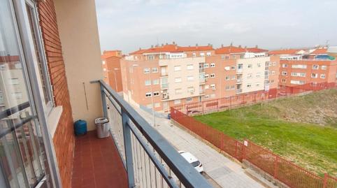 Foto 2 de Piso en venta en Calle Oropéndola, Pizarrales, Salamanca Capital