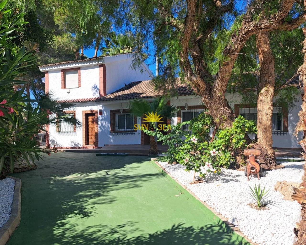Vista exterior de Casa o xalet en venda en Orihuela amb Calefacció, Parquet i Terrassa
