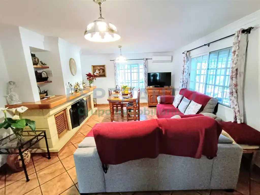 Sala d'estar de Finca rústica en venda en Vélez-Málaga amb Aire condicionat, Jardí privat i Traster