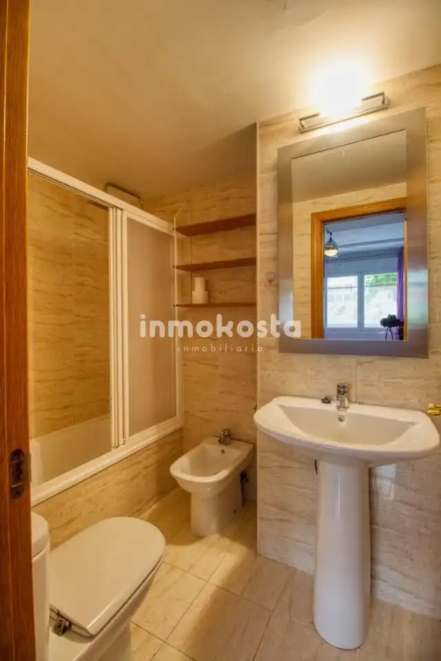 Bathroom of Ground floor for sale in Villajoyosa / La Vila Joiosa  with Air Conditioner, Terrace and Community pool