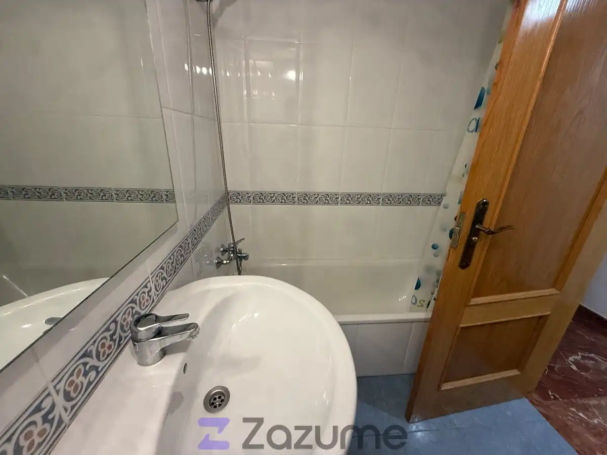 Badezimmer von Wohnung zur Miete in Alicante / Alacant mit Klimaanlage, Heizung und Abstellraum