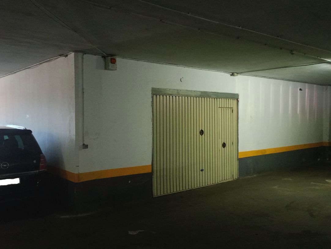 Parkplatz von Garage zum Verkauf in Santander