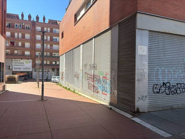 Local comercial en Venta en C/ Lluís Muncunill  en Zona Esportiva