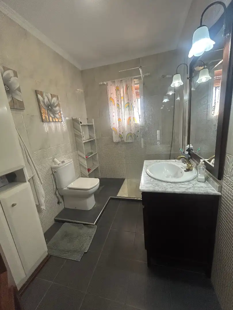 Bany de Casa o xalet en venda en Alhaurín de la Torre amb Aire condicionat, Jardí privat i Terrassa