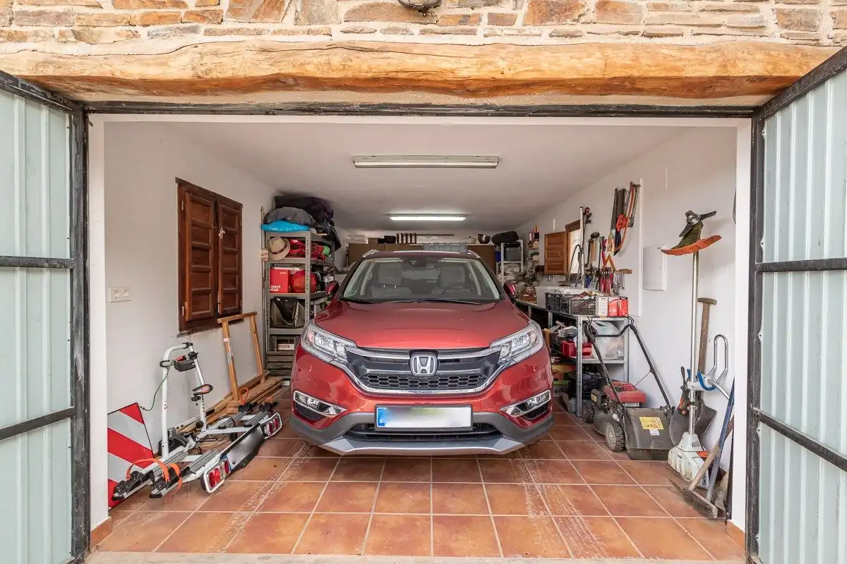 Aparcament de Casa o xalet en venda en Pórtugos amb Calefacció, Jardí privat i Terrassa