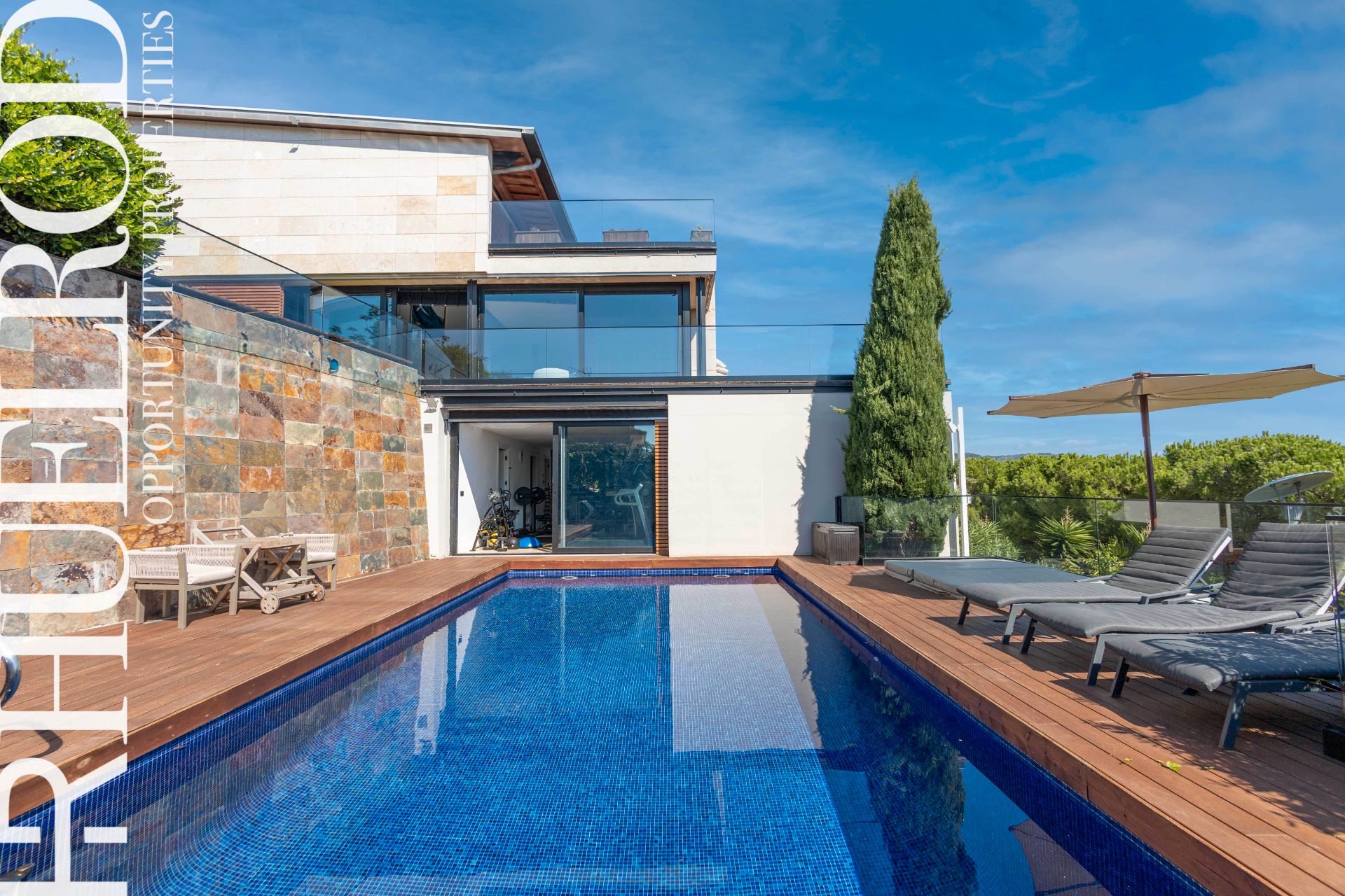 Piscina de Casa o chalet en venta en Calella con Aire acondicionado, Calefacción y Jardín privado