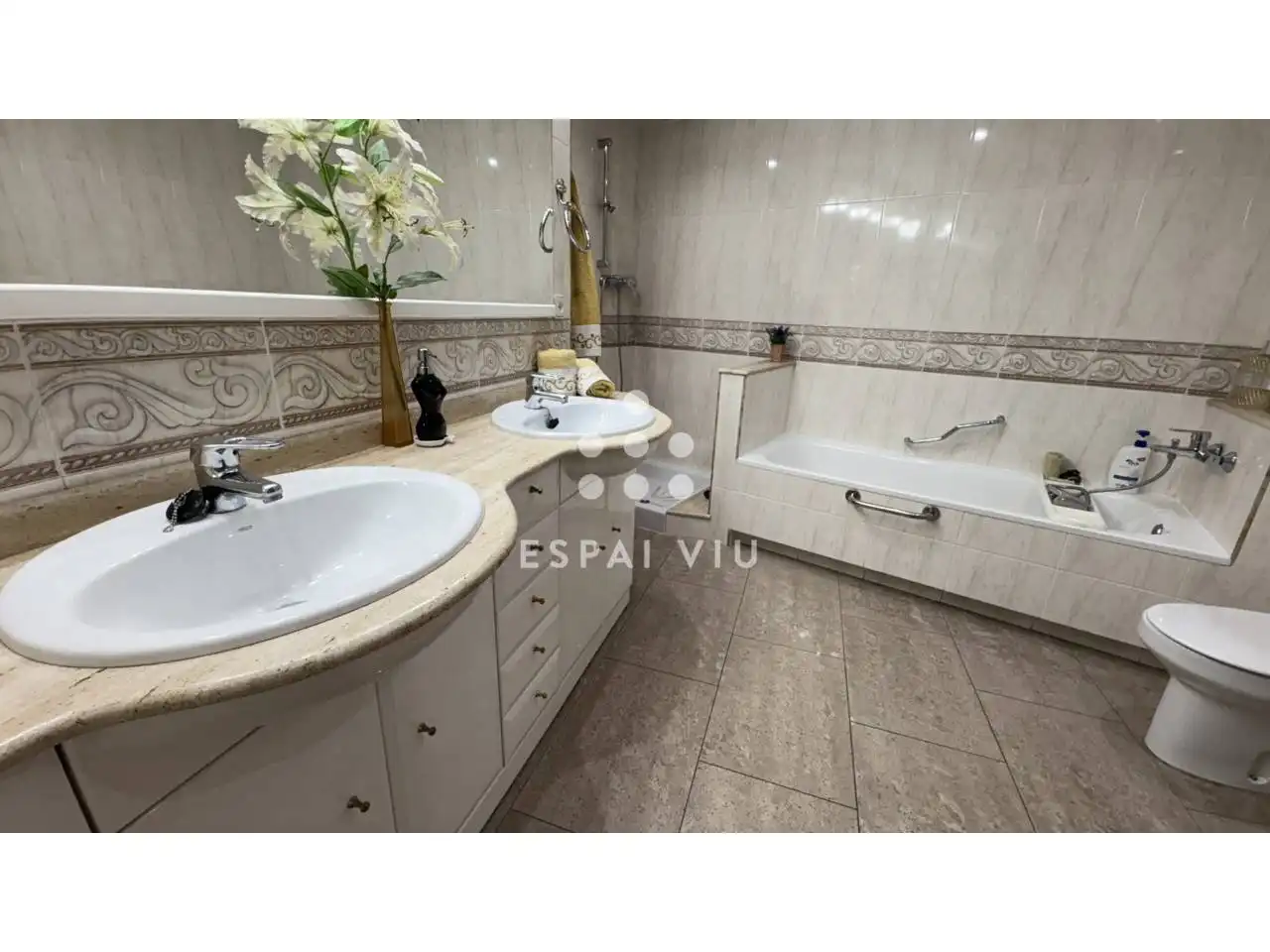 Habitación de Piso en venta en Ripollet con Aire acondicionado, Calefacción y Jardín privado