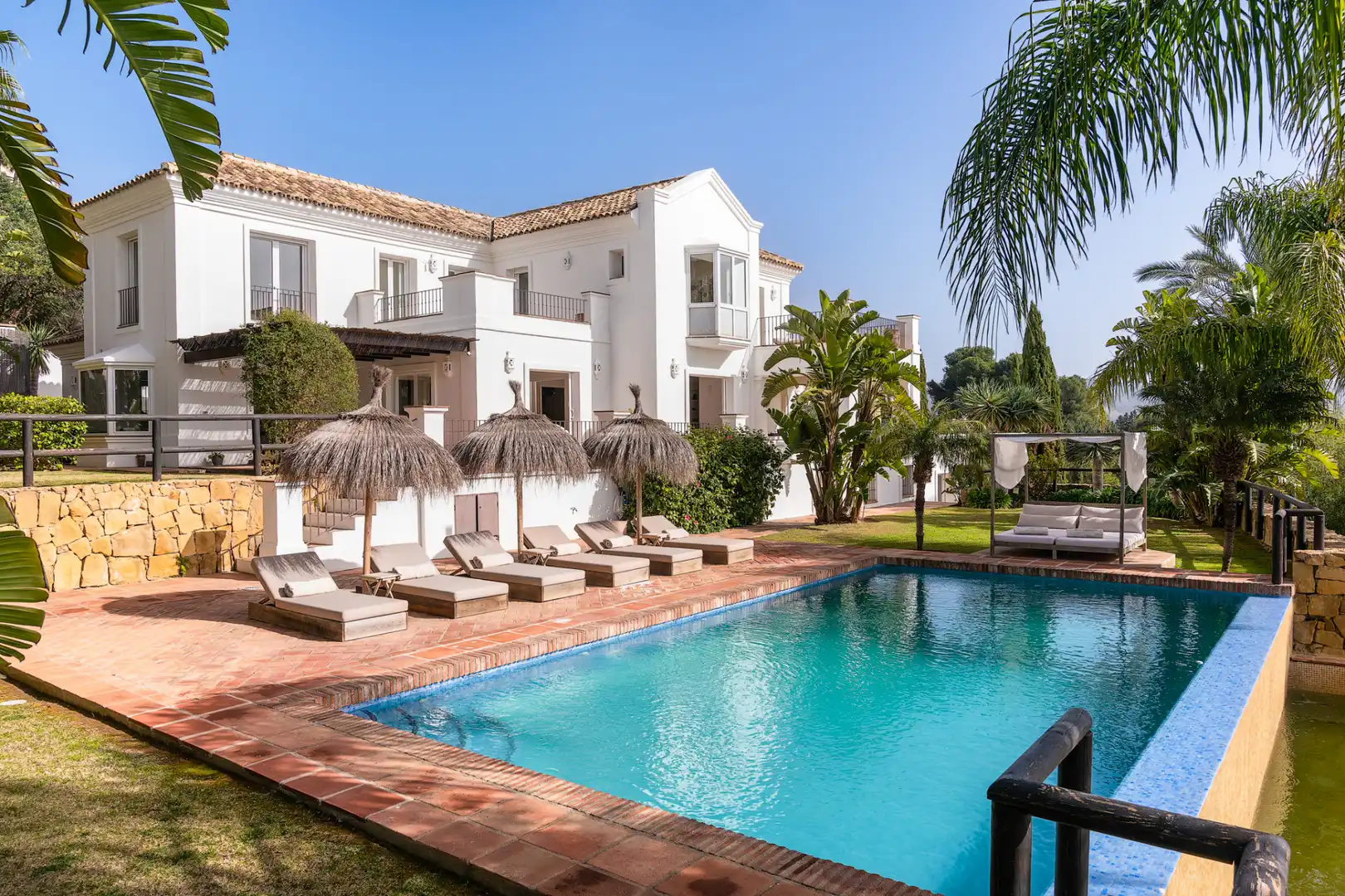 House with pool for sale in Marbella Centro